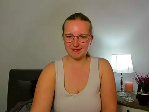 Snapshot of RoseTeacherX chatting on April 28, 5:29 pm RoseTeacherX online show from April 28, 5:29 pm