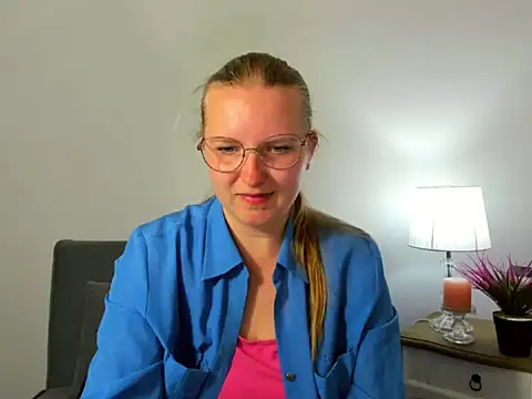Snapshot of RoseTeacherX chatting on April 30, 5:19 pm RoseTeacherX online show from April 30, 5:19 pm