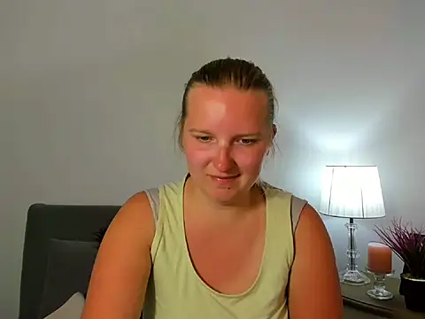 Snapshot of RoseTeacherX chatting on May 8, 5:18 pm RoseTeacherX online show from May 8, 5:18 pm