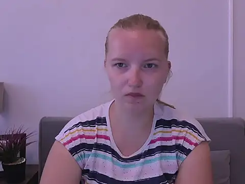 Snapshot of RoseTeacherX chatting on June 30, 7:20 am RoseTeacherX online show from June 30, 7:20 am