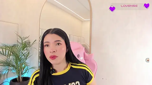 Snapshot of imnikaa_ chatting on June 27, 2:23 pm imnikaa online show from June 27, 2:23 pm