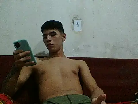 Snapshot of Kisandrel chatting on April 18, 2:43 pm Kisandrel online show from April 18, 2:43 pm