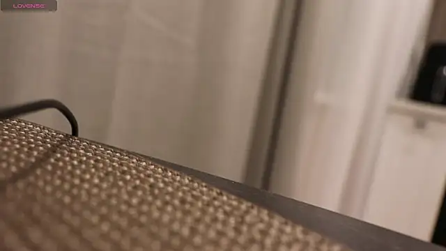 ellyellow online show from April 16, 8:53 pm