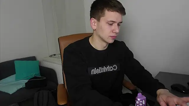 Zack Gillian online show from May 3, 7:31 pm