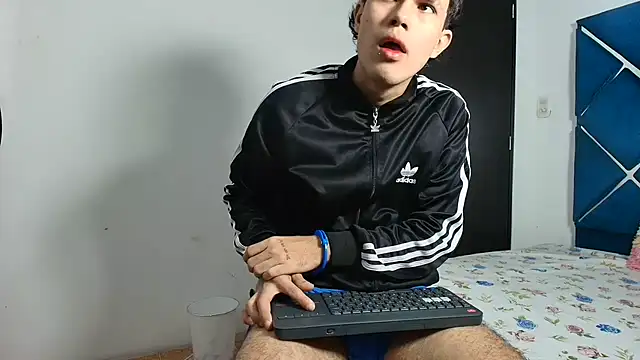 Snapshot of EdwinBoys chatting on June 20, 2:09 pm EdwinBoys online show from June 20, 2:09 pm