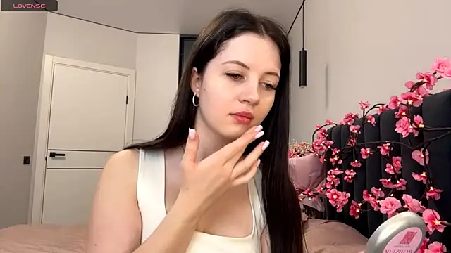 Rose Retslav online show from April 20, 7:11 am