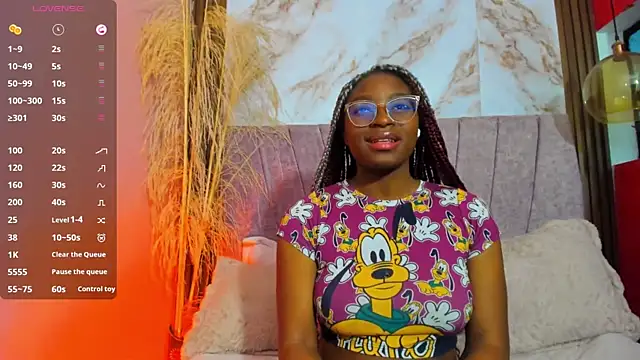 Snapshot of Candy_Williamss chatting on May 22, 8:03 pm Candy Williamss online show from May 22, 8:03 pm