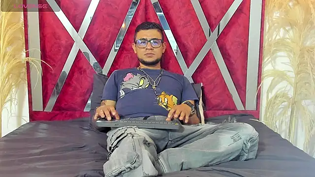 Nickk 21  online show from April 20, 1:14 pm