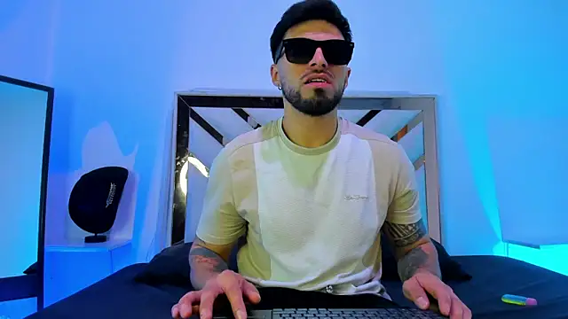 Snapshot of Draco_blaze chatting on May 20, 1:28 pm Draco blaze online show from May 20, 1:28 pm
