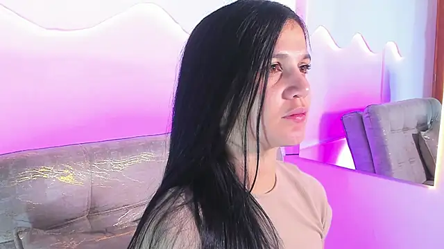 Snapshot of MiaMalcova__ chatting on April 18, 8:53 pm MiaMalcova online show from April 18, 8:53 pm