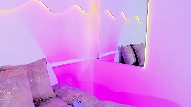 Snapshot of MiaMalcova__ chatting on April 30, 8:57 pm MiaMalcova online show from April 30, 8:57 pm