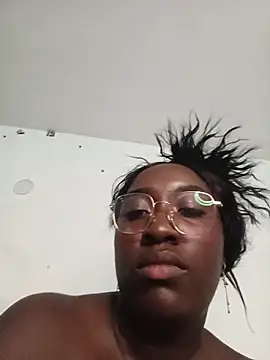 Snapshot of KaleaEbony chatting on April 26, 4:32 am KaleaEbony online show from April 26, 4:32 am