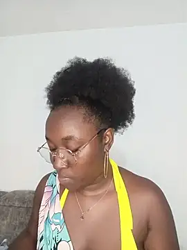 Snapshot of KaleaEbony chatting on May 10, 3:33 am KaleaEbony online show from May 10, 3:33 am