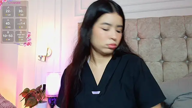 Snapshot of SophieBuitrago chatting on May 14, 12:01 pm SophieBuitrago online show from May 14, 12:01 pm