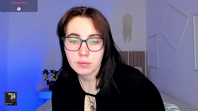 Snapshot of Shiraazsh_ chatting on April 22, 5:21 am Shiraazsh online show from April 22, 5:21 am