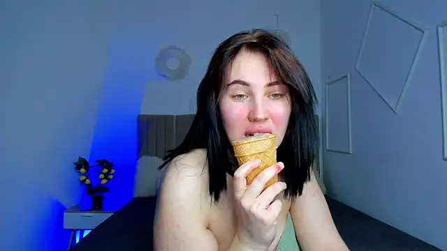 Snapshot of Shiraazsh_ chatting on May 25, 8:15 pm Shiraazsh online show from May 25, 8:15 pm
