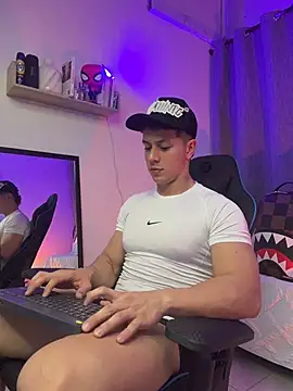 Snapshot of ASHTON_HILS chatting on July 17, 10:47 pm ASHTON HILS online show from July 17, 10:47 pm