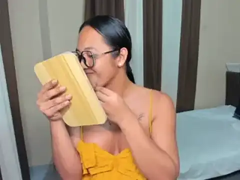 Snapshot of Jannahsofuck chatting on August 3, 6:23 am Jannahsofuck online show from August 3, 6:23 am