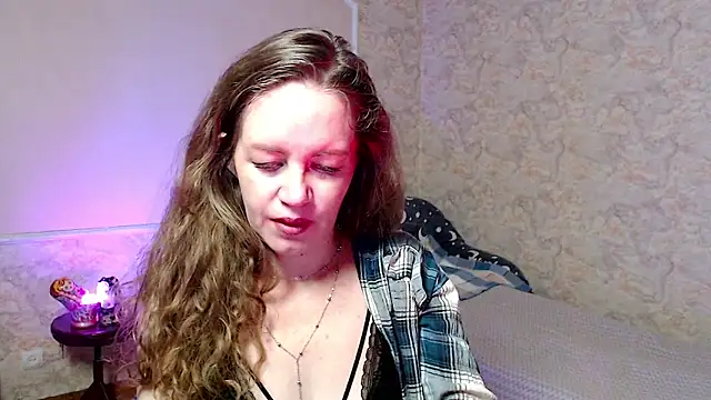 Snapshot of Fern_Lust chatting on May 27, 9:39 am Fern Lust online show from May 27, 9:39 am