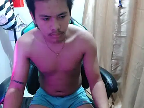 Snapshot of pinoy_sweetboy69 chatting on May 17, 11:56 pm pinoy sweetboy69 online show from May 17, 11:56 pm