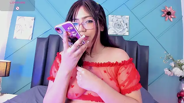 Snapshot of MiluVegaa_ chatting on April 25, 11:57 am MiluVegaa online show from April 25, 11:57 am