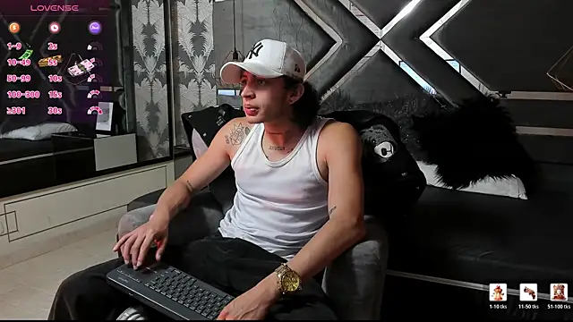 Snapshot of JayTaylorr chatting on April 28, 12:10 pm JayTaylorr online show from April 28, 12:10 pm