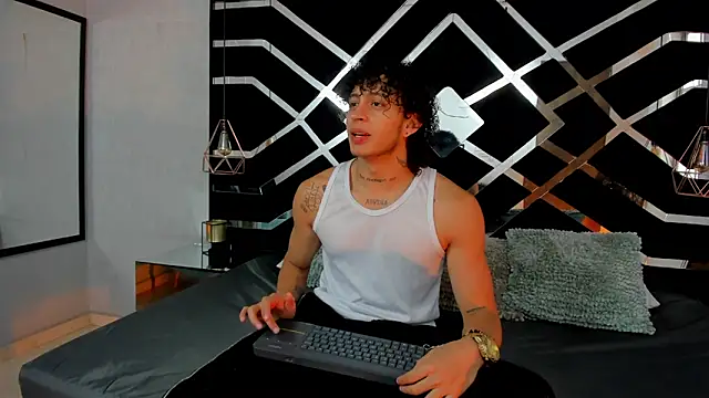 Snapshot of JayTaylorr chatting on May 14, 11:28 am JayTaylorr online show from May 14, 11:28 am