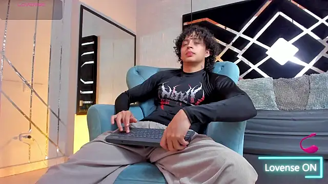 Snapshot of JayTaylorr chatting on May 27, 11:29 am JayTaylorr online show from May 27, 11:29 am