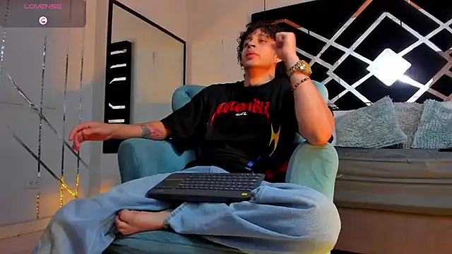 Snapshot of JayTaylorr chatting on June 27, 11:48 am JayTaylorr online show from June 27, 11:48 am