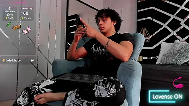 Snapshot of JayTaylorr chatting on July 8, 2:10 pm JayTaylorr online show from July 8, 2:10 pm