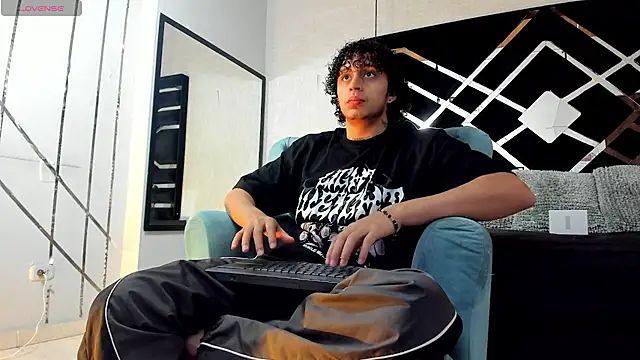 Snapshot of JayTaylorr chatting on July 23, 11:41 am JayTaylorr online show from July 23, 11:41 am