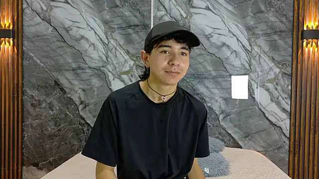 NoahWalker   online show from May 6, 11:04 am