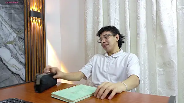 Snapshot of NoahWalker__ chatting on July 9, 11:25 am NoahWalker online show from July 9, 11:25 am