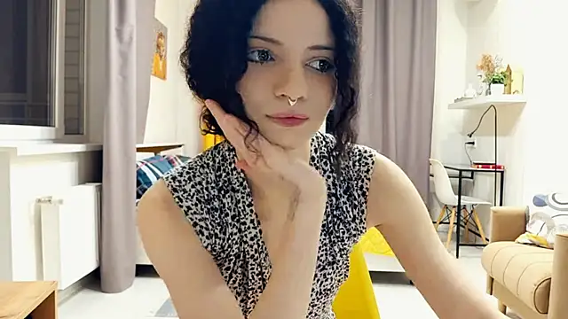 Snapshot of CinnamonCurl chatting on May 10, 11:43 pm CinnamonCurl online show from May 10, 11:43 pm
