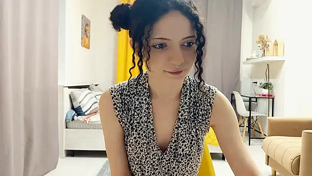 Snapshot of CinnamonCurl chatting on June 4, 11:11 pm CinnamonCurl online show from June 4, 11:11 pm