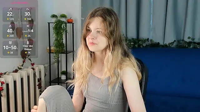 Glitch Doll online show from May 1, 5:45 am