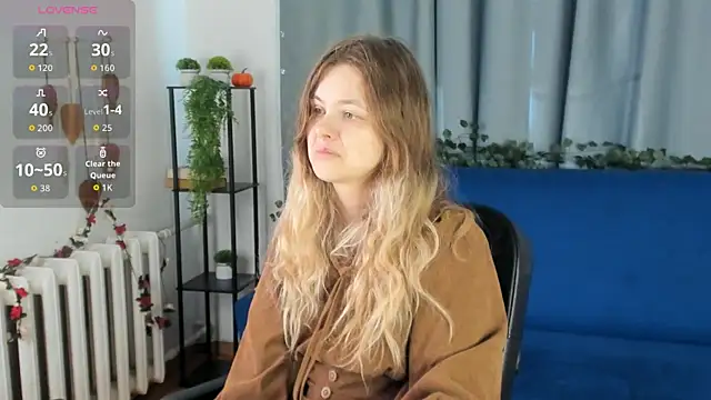 Glitch Doll online show from May 2, 5:56 am