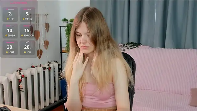 Glitch Doll online show from May 27, 5:26 am
