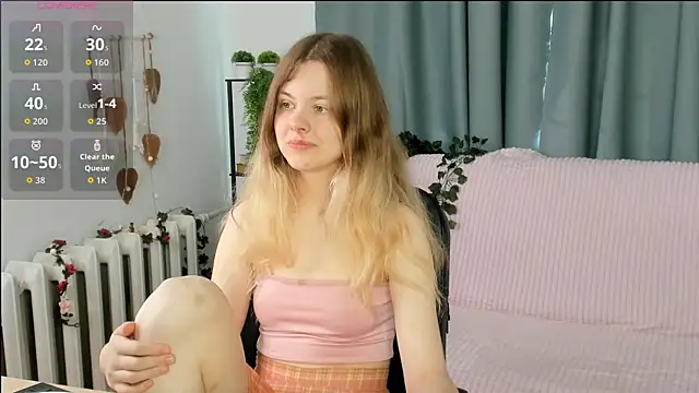 Glitch Doll online show from May 31, 5:48 am