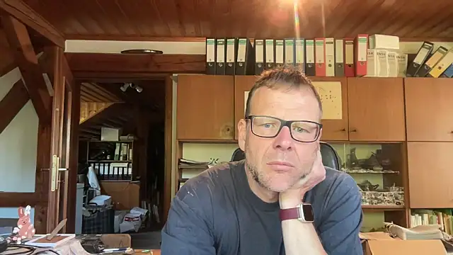 Snapshot of o_florian_o1 chatting on May 18, 5:13 am o florian o1 online show from May 18, 5:13 am