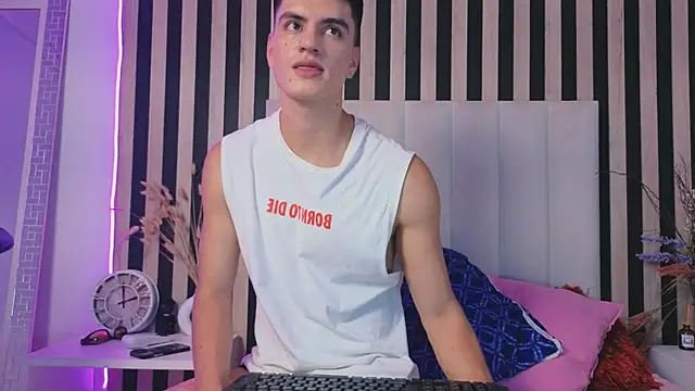 Snapshot of LeoTease chatting on April 29, 7:20 pm LeoTease online show from April 29, 7:20 pm