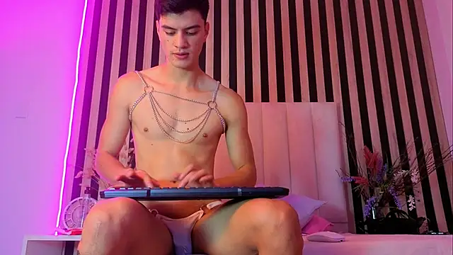 Snapshot of LeoTease chatting on May 31, 4:36 pm LeoTease online show from May 31, 4:36 pm