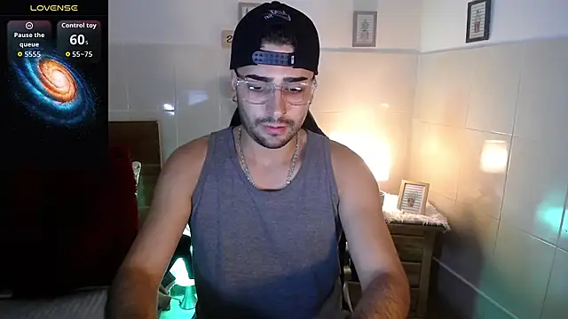 Snapshot of andders_ chatting on May 15, 12:39 am andders online show from May 15, 12:39 am