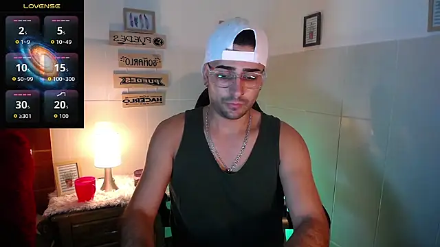 Snapshot of andders_ chatting on May 21, 12:28 am andders online show from May 21, 12:28 am