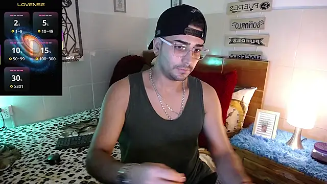 Snapshot of andders_ chatting on June 13, 12:41 am andders online show from June 13, 12:41 am