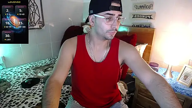 Snapshot of andders_ chatting on June 17, 2:03 am andders online show from June 17, 2:03 am