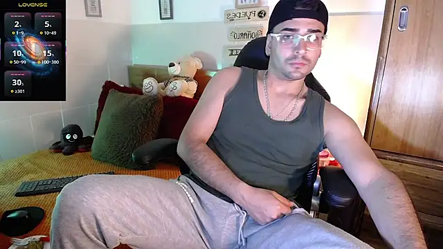 Snapshot of andders_ chatting on July 8, 11:31 pm andders online show from July 8, 11:31 pm