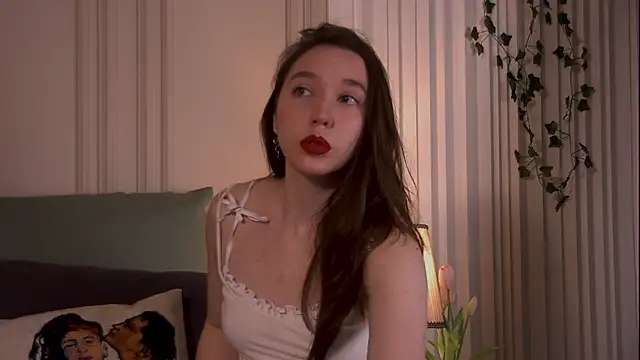 Suzaneey online show from May 9, 6:35 pm
