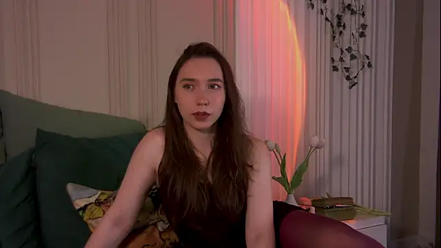 Suzaneey online show from June 8, 6:52 pm