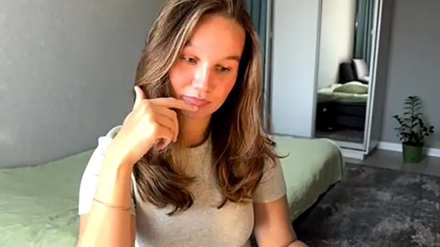 Snapshot of secretnaya_girl chatting on June 9, 7:42 am secretnaya girl online show from June 9, 7:42 am